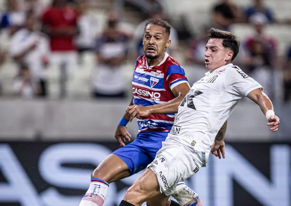 Lateral do Fortaleza desabafa após derrota: "Frustrante o resultado" 2 Fortaleza Santos Brasileirão