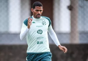 Guarani encosta no G-8 e lateral crava: 