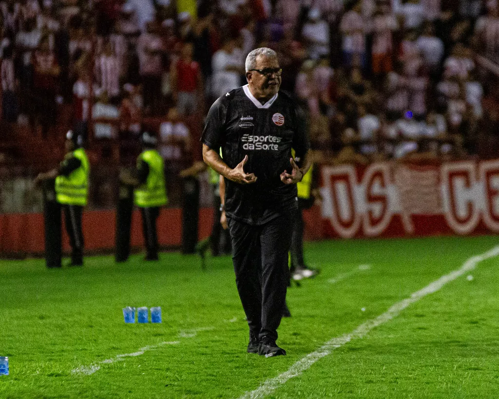 Técnico do Náutico critica gramado após vitória na Série C: 