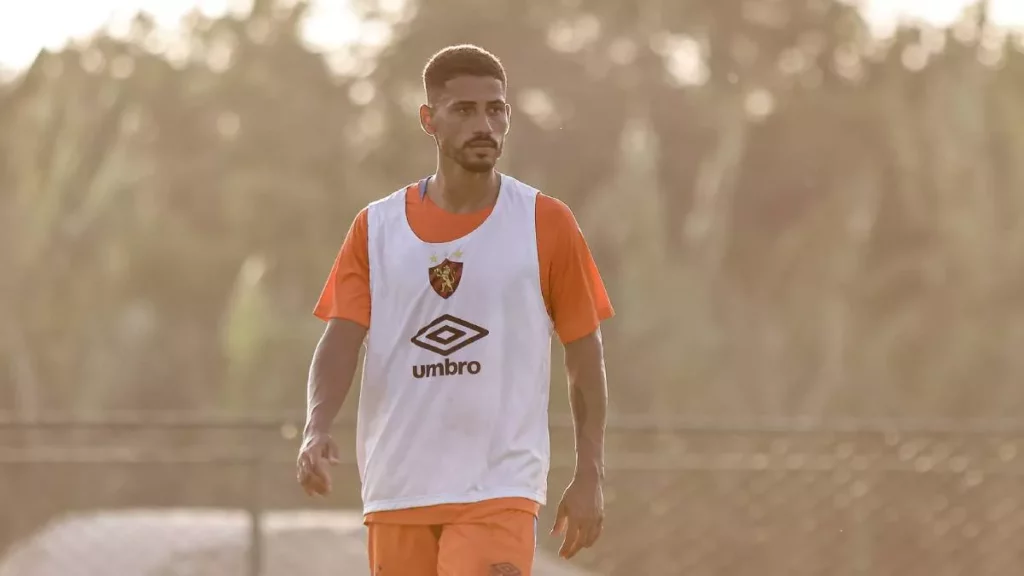 Lateral do Sport celebra reencontro com técnico: "Sei o jeito de jogar" 2 Hereda reencontra Daniel Paulista Sport