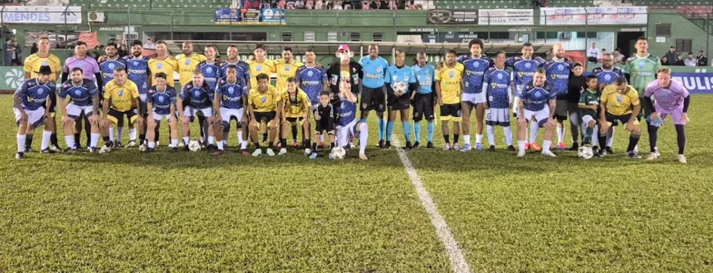 Jogo beneficente arrecada uma tonelada de alimentos e 200 agasalhos