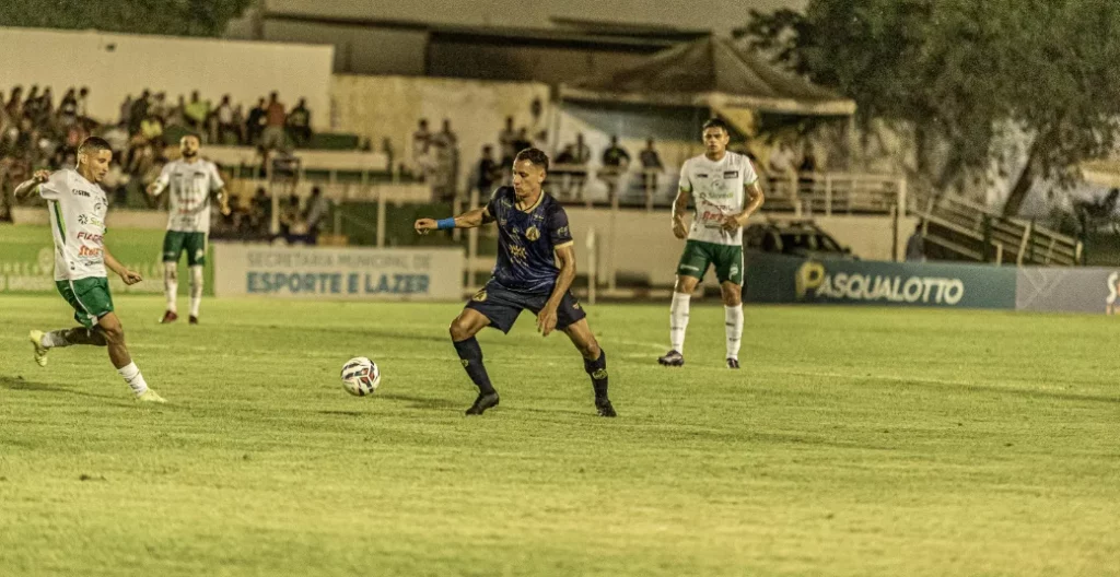 Atacante busca espaço na Aparecidense e quer se firmar na competição 2 image