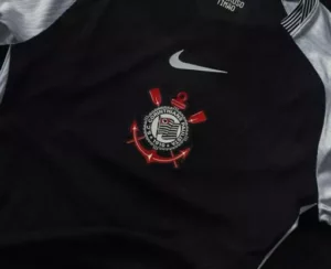 Nike quer renovar com Corinthians mesmo em meio à crise política do clube