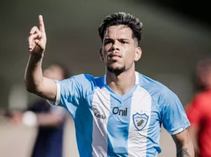 Londrina confirma venda de centroavante para a Europa
