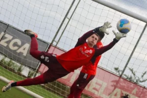 Inter negocia ida de goleiro Henrique Menke ao Como, da Itália