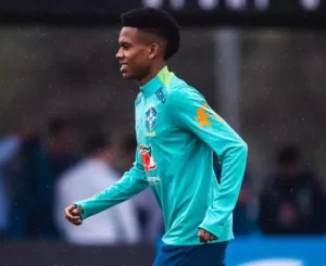 Estêvão é único brasileiro em vídeo com craques do Mundial de Clubes