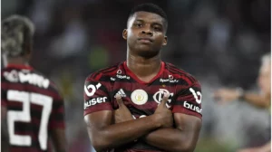 América-MG tem interesse em centroavante ex-Flamengo
