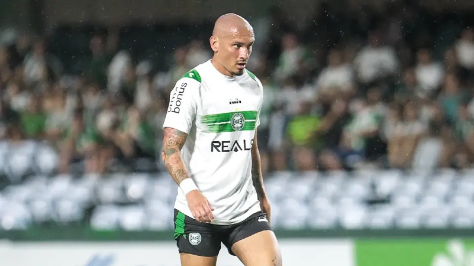 Zagueiro do Coritiba exalta empate fora de casa: 