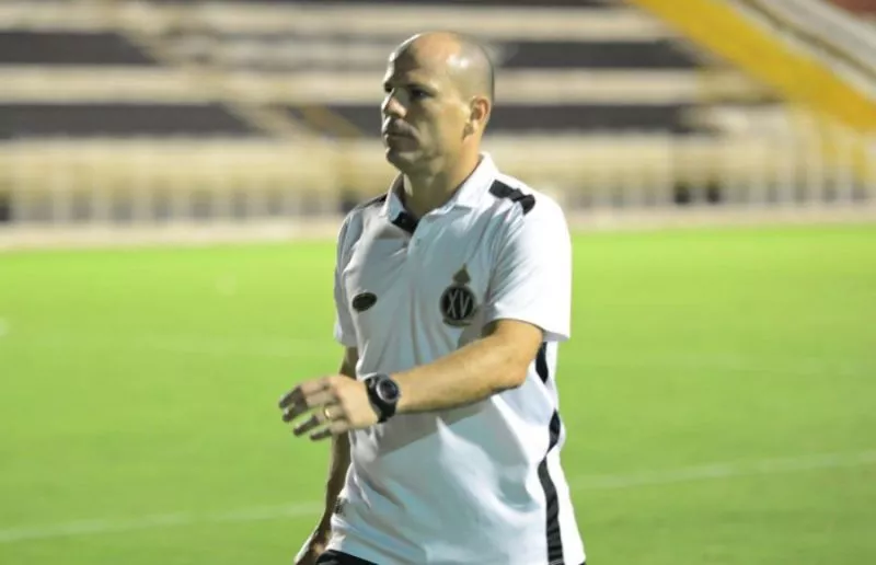 Que fase! Treinador Cléber Gaúcho “ganha mala” em time da segunda divisão de Goiás