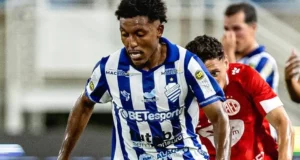 Volante do CSA avalia improviso na lateral: 