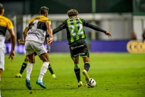 Zagueiro do Criciúma aprova empate na Série B: 