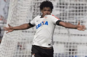 Romarinho sinaliza retorno ao Brasil e entra no radar de clubes da Série A