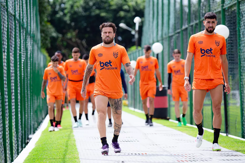 Sport projeta jogo-treino para esboçar primeira escalação de Daniel Paulista 2 Sport treinando forte