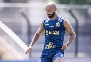 Santos segura Thaciano e aposta em nova fase sob comando de Cleber Xavier