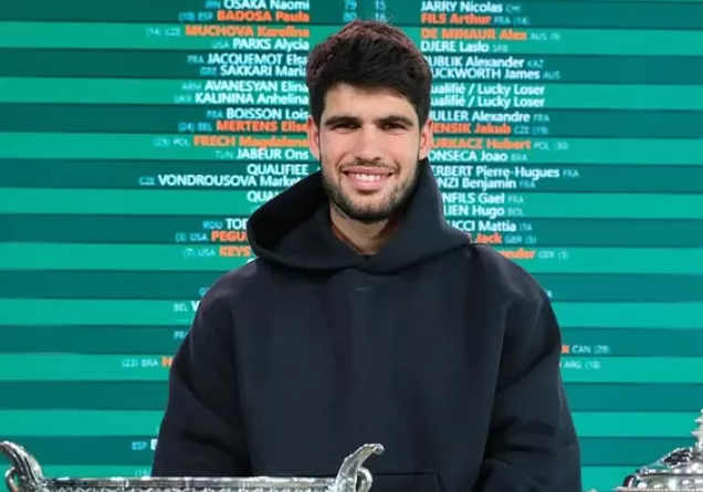 Alcaraz leva o bi em Roland Garros na final mais longa da história