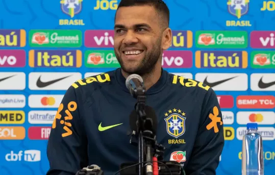 Santos rejeita contratação de Daniel Alves