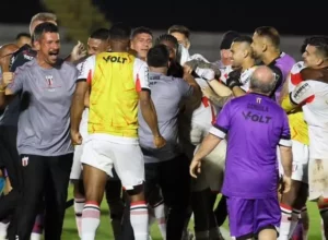 Lateral do Botafogo celebra triunfo sofrido na Série B: 