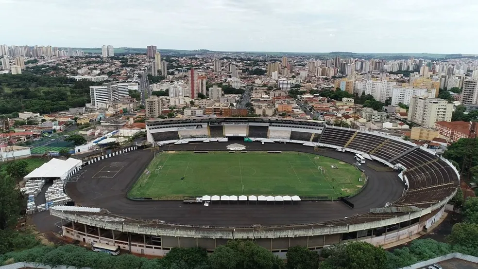 Equipe Repórter Beto Ribeiro e Rádio FI transmitem jogo da Copa Paulista 2 Estádio Palma Travassos, do Comercial, que recebe jogo do Botafogo nesta quarta — Foto: Aurélio Sal/EPTV