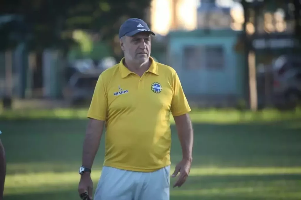 Só no FI: Técnico conhecido em São Paulo assume time no interior de Goiás
