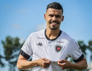 Botafogo-PB repatria meia que tem cinco acessos na carreira