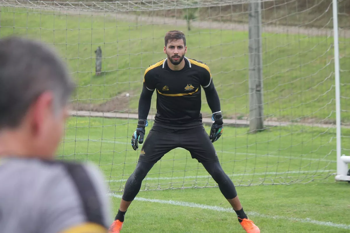 Criciúma: Lateral retorna de suspensão contra a Ferroviária 5 Criciúma: Goleiro será reavaliado para jogo com Ferroviária