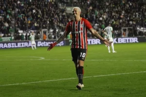 São Paulo vence fora e Luciano exalta preparação