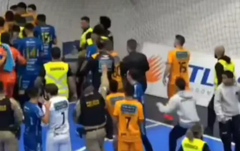 PM lança gás de pimenta para conter confusão na Liga Nacional de Futsal