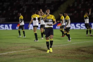 Botafogo 0 x 2 Criciúma - Tigre confirma reação, afunda o Pantera na lanterna e encosta no G4