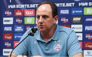 Rogério vê elenco capacitado e cobra confiança: “Não dá para trocar jogador por seis meses ruins”