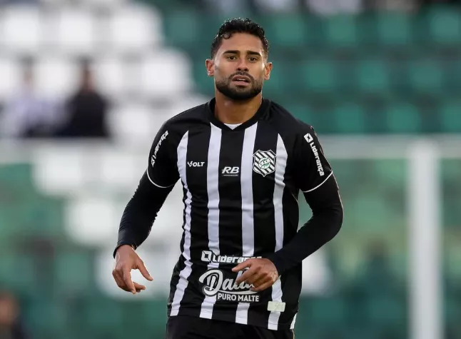 Figueirense encaminha empréstimo de centroavante para clube da Série B
