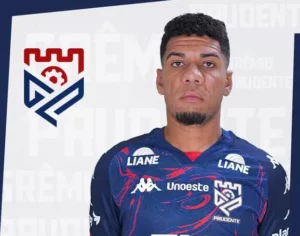 Atacante se machuca ao imitar Cristiano Ronaldo e pode desfalcar por 8 meses