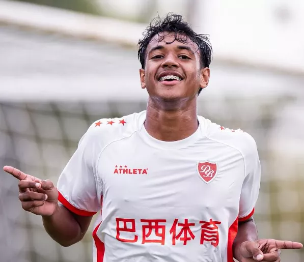 EXCLUSIVO! Desportivo Brasil negocia atacante de 16 anos com o Flamengo