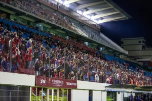 Volante do Caxias celebra desempenho: 