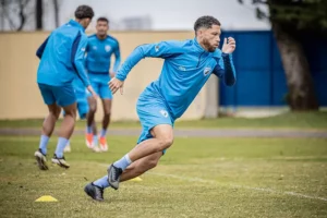 Dupla preenche meio-campo do Londrina em duelo com o Botafogo-PB