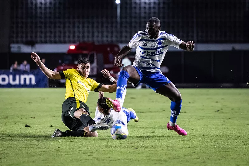 Cruzeiro perde para Defensa y Justicia na estreia de torneio amistoso 15 Cruzeiro perde para Defensa y Justicia na estreia de torneio amistoso