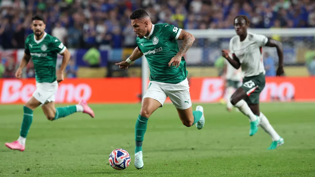 Paulinho confirma cirurgia e desfalca o Palmeiras no restante da temporada