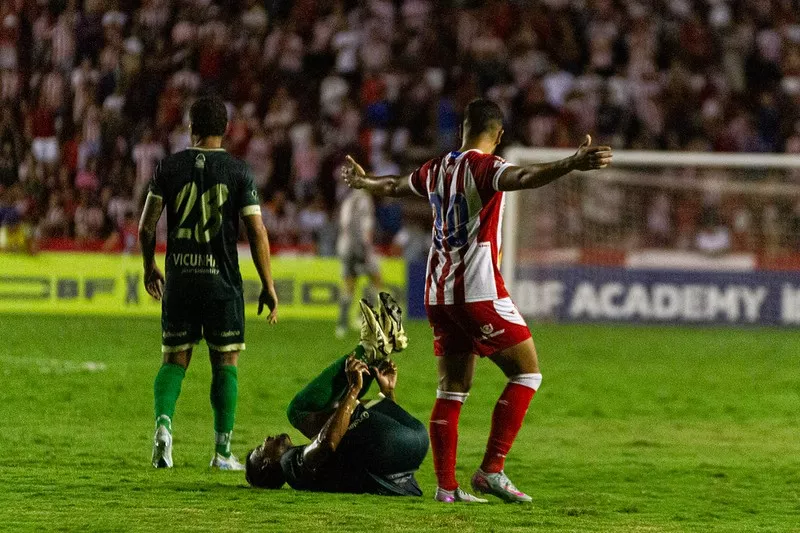 Troca de farpas entre Náutico e Floresta marca pós-jogo nos Aflitos (Foto: Gabriel Franca/Náutico)
