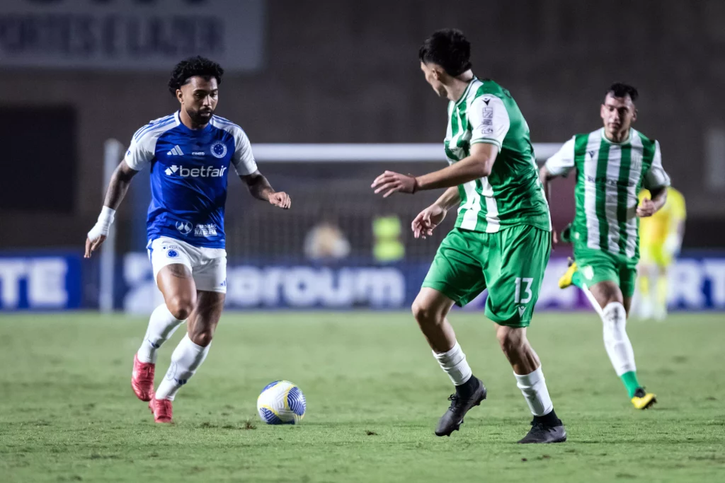 Cruzeiro vence Banfield na Vitória Cup em amistoso antes do Brasileirão