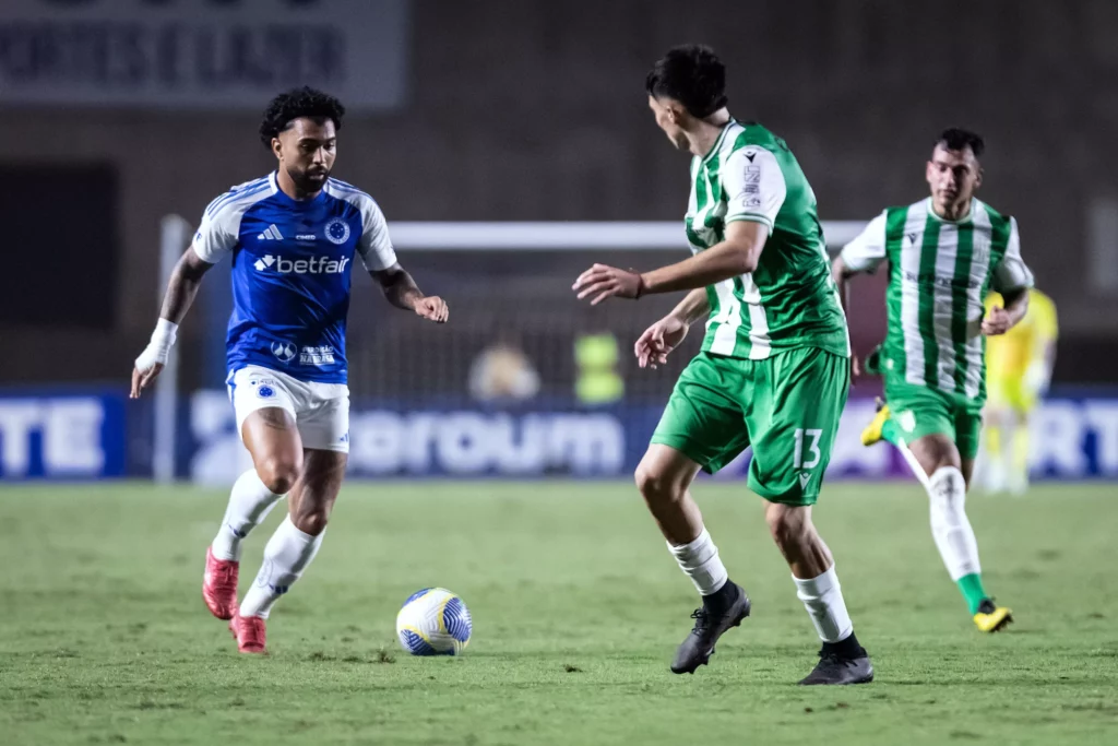 Leo Jardim explica ausência de Gabigol entre os titulares 2 Cruzeiro vence amistoso antes do Brasileirão (Foto: Gustavo Aleixo-Cruzeiro)