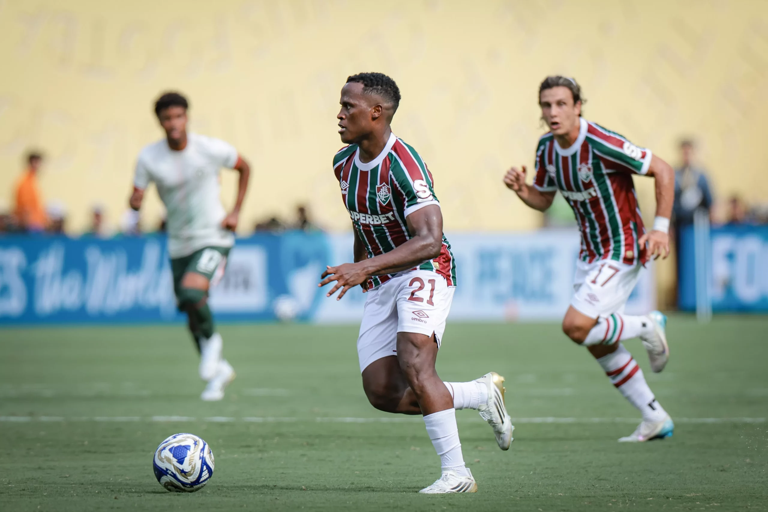 Arias vai às lágrimas e pede desculpas ao torcedor do Fluminense 1 Arias foi um dos destaques nesta campanha do Fluminense no Mundial