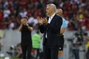 Crespo pede tempo para dar identidade ao São Paulo