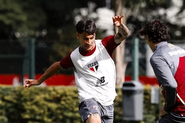 São Paulo intensifica preparação para jogo com Bragantino e envia dupla para reforçar sub-20 (Foto: Rubens Chiri/SPFC)