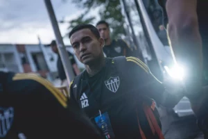 STJD reduz multa de Dudu, mas mantém suspenso por 5 jogos do Atlético-MG