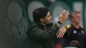 Abel revela cláusula que trava renovação com o Palmeiras