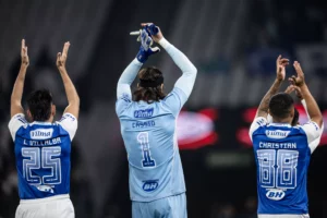 Cássio é homenageado e ovacionado no retorno a Itaquera