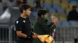 Abel Ferreira cita 'críticas selvagens' a Vitor Roque: 'Vão dizer que é o Pelé'