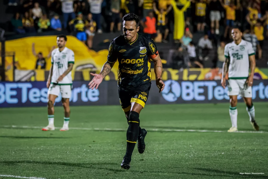 Série B: Goiás terá mudanças para encarar o Remo 2 Robson garante a vitória do Novorizontino sobre o Goiás (Foto: Higor Basso-Novorizontino)