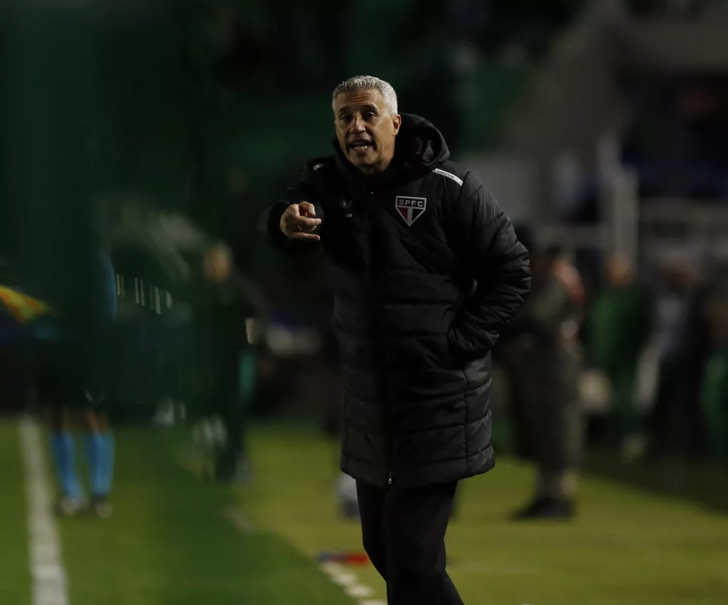 Crespo festeja 2º jogo ‘baliza zero’ do São Paulo e nega pensamento nas copas