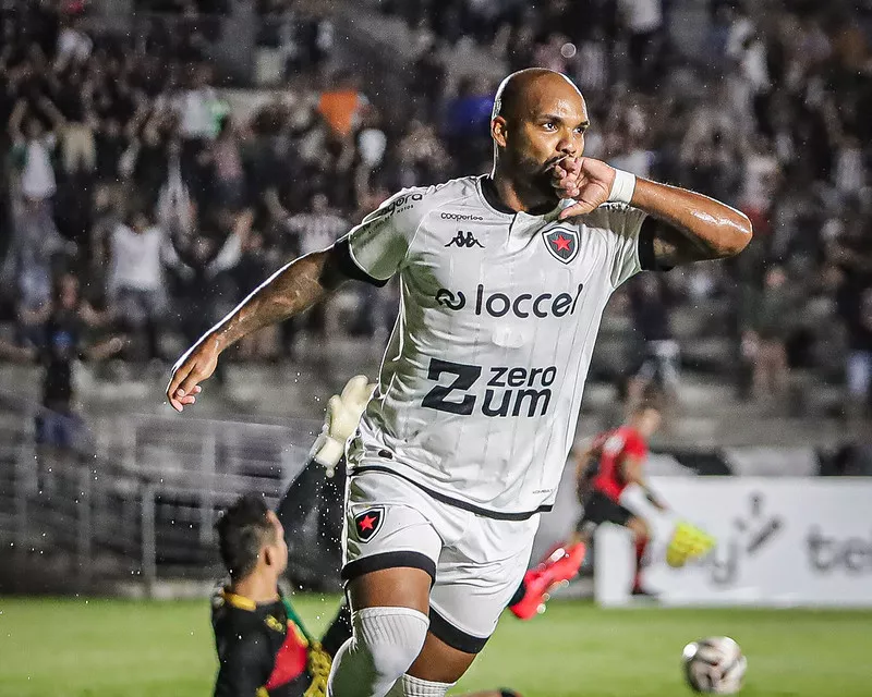 Botafogo-PB 1 x 3 Brusque - DG faz dois e Quadricolor segue no G-8 2 Rodrigo Alves Botafogo-PB