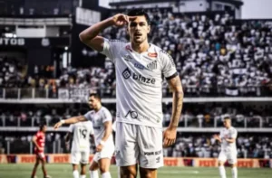 João Basso exalta preparação do Santos para volta na Série A